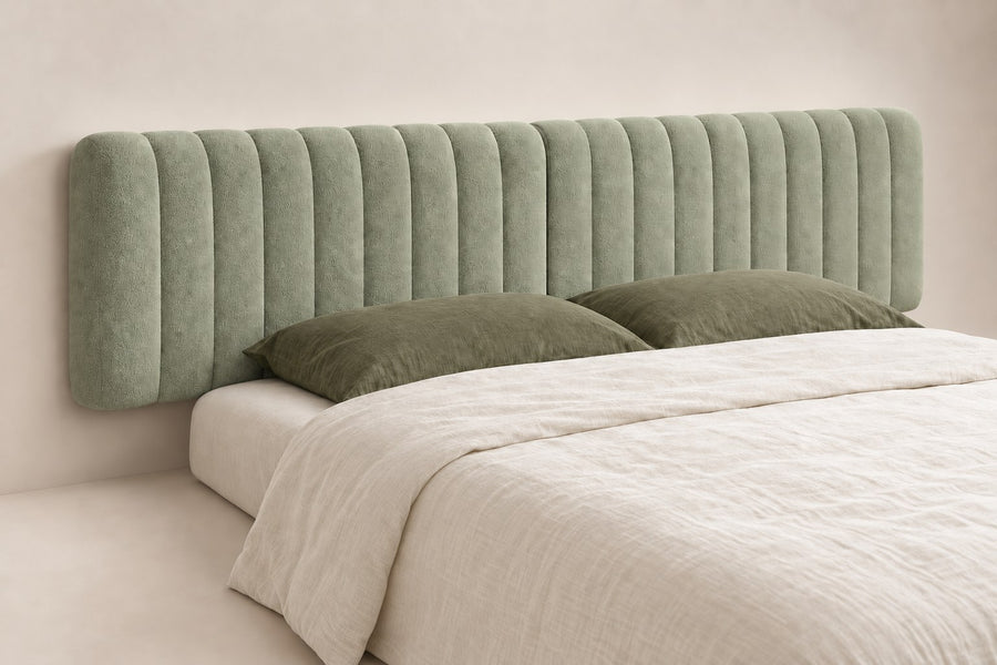 Tête de lit XXL 240 cm en bouclette vert, de trois quarts : 60 cm de haut, 10 cm d'épaisseur